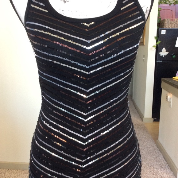 😎 Sequined Tank 😎 - Picture 4 of 6